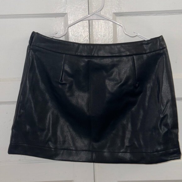 NEW Miss Selfridge faux leather kilt in black - Picture 6 of 10
